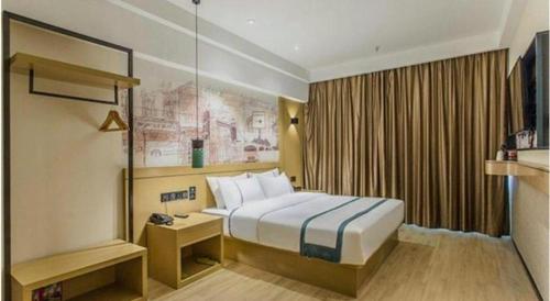 a hotel room with a large bed in it at City Comfort Inn Liuzhou Liucheng in Liuzhou