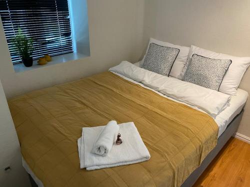 Ένα ή περισσότερα κρεβάτια σε δωμάτιο στο Central bus station apartment, wifi, tv