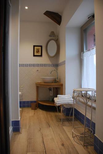 a bathroom with a sink and a mirror and a table at La Carosera in Castellengo