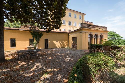 a house with a picnic table in front of it at Villa Socini in Siena