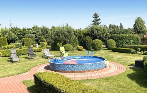 Gorgeous Home In Slawno With Wifi