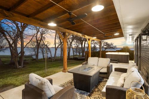 a patio with couches and a table with a view at Cosy Waterfront Home in Rockwall