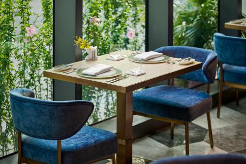 Un restaurante o sitio para comer en InterContinental Taichung by IHG