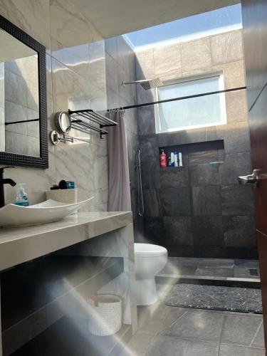 Bilik mandi di Casa LEAM