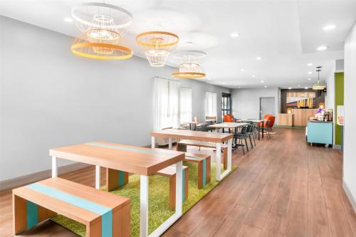 Posezení v ubytování Spark By Hilton Corpus Christi Southeast