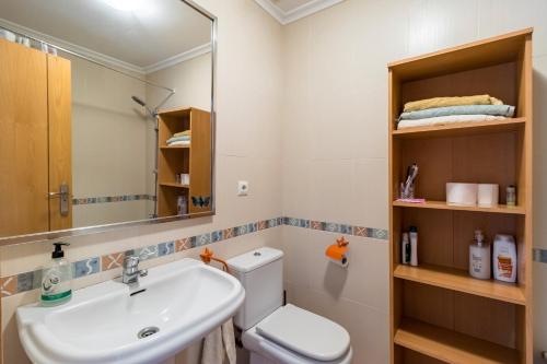 Bilik mandi di Apartamento San Juan Cuchía