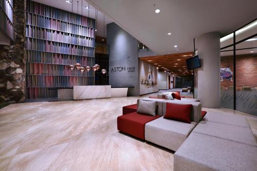 Un lugar para sentarse en Aston Inn Mataram