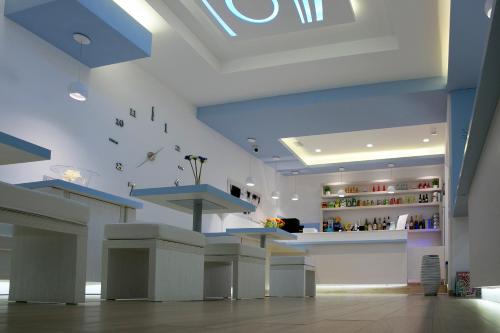 a store with a counter in the middle of a room at Hotel Perla Gaia in San Vito lo Capo