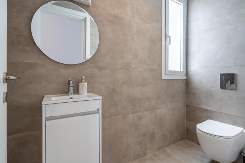 Ένα μπάνιο στο Blu Horizon - Stylish Living with Pool & Balconies in Protaras