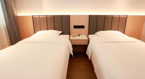 Ένα ή περισσότερα κρεβάτια σε δωμάτιο στο GreenTree Inn Maanshan Hanshan District Jiuwu Square Hotel