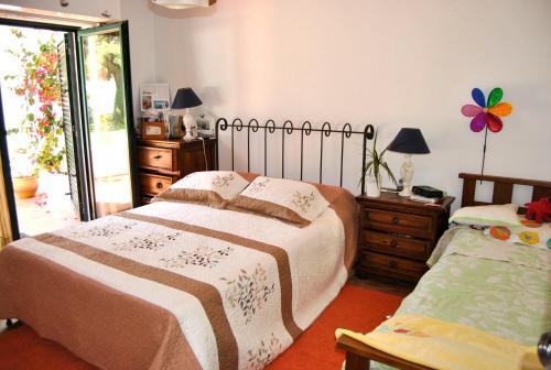 a bedroom with two beds and a window at Casa da Praia -Praia da Barra in Praia da Barra