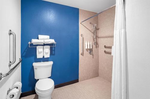 Spark by Hilton Kent Seattleにあるバスルーム