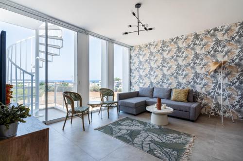 Χώρος καθιστικού στο Blu Horizon - Stylish Living with Pool & Balconies in Protaras