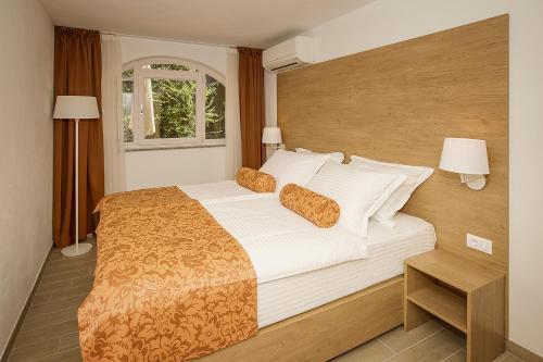 Giường trong phòng chung tại Residence Mediterraneo