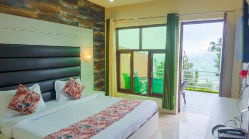 Postel nebo postele na pokoji v ubytování Pacific Inn Mussoorie