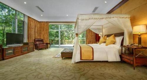 Letto o letti in una camera di Hongzhushan Hotel Mount Emei