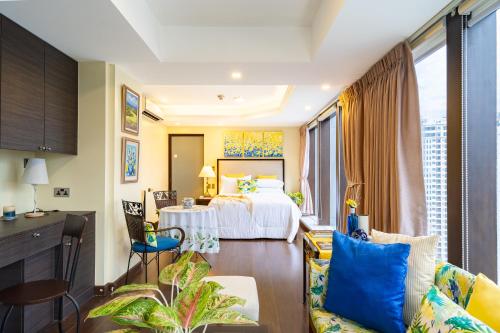Una cama o camas en una habitación de Aeon Towers Private Residential Apartments I Next to Abreeza Ayala Malls I Prime Location l Fast Wifi l Free Pool I Managed by Bleuspace