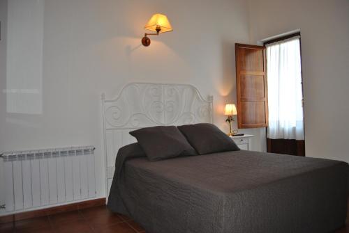 a bedroom with a bed and a window at Posada de Suesa in Suesa