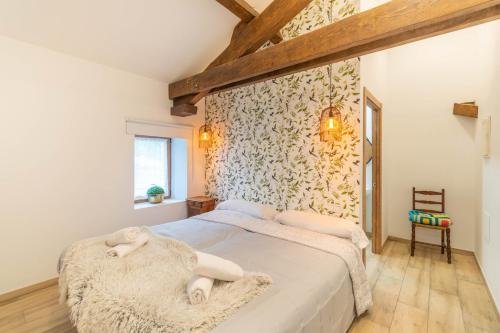 Ένα ή περισσότερα κρεβάτια σε δωμάτιο στο Casa karrikaburu, acogedores apartamentos rodeados de naturaleza