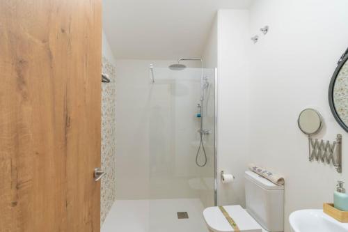 Ένα μπάνιο στο Casa karrikaburu, acogedores apartamentos rodeados de naturaleza