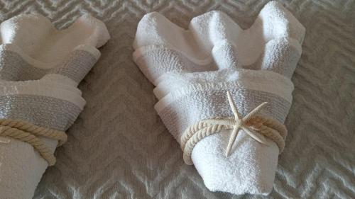 two pairs of white socks on a bed at Divers House in Agrari