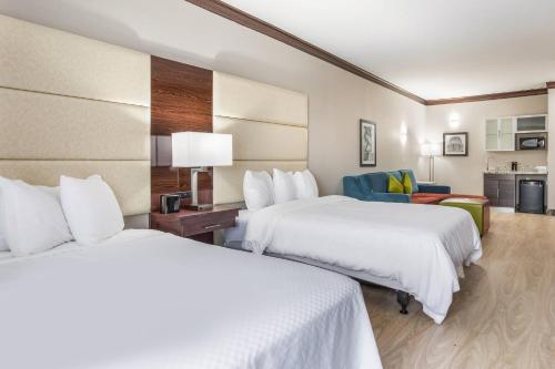 The Leo Collection Detroit, an Ascend Collection Hotelにあるベッド