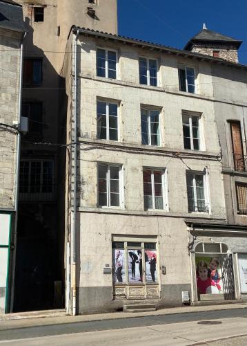 a building with two windows with people in it at Jungle in Gannat