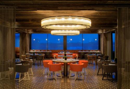 a restaurant with tables and chairs and a chandelier at Radisson Blu Mall of America in Bloomington