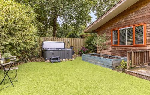 a backyard with a barbecue in the yard at Gorgeous Home In Erm With Wifi in Erm