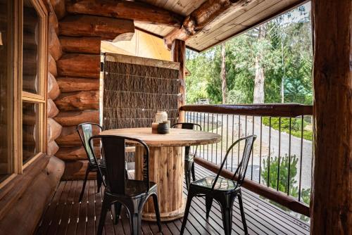 Μπαλκόνι ή βεράντα στο Amaruq Log Cabin