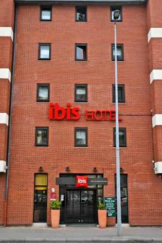 a red brick building with a kids hut sign on it at ibis Saint Quentin Basilique in Saint-Quentin