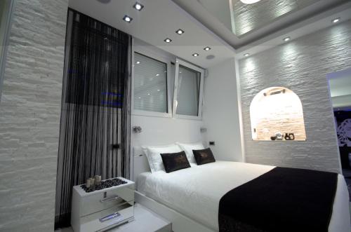 Katil atau katil-katil dalam bilik di Monroe Apartment
