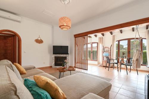 Casa Montana by Aguilarent