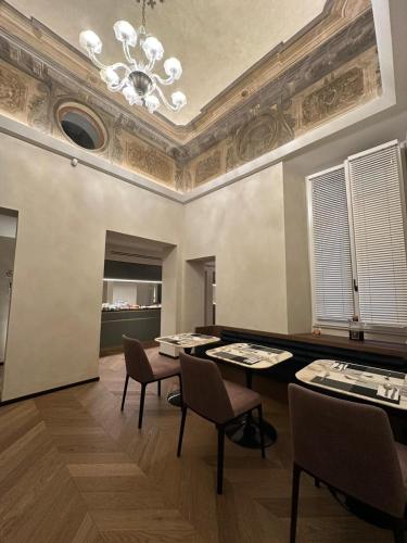 Arts & Crafts Luxury Suites photo 16