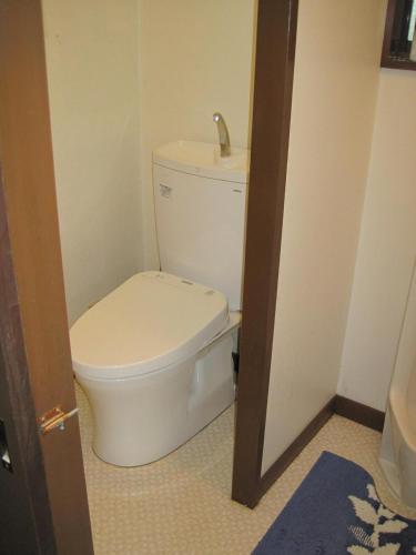 a bathroom with a white toilet in a room at Big loghouse - Vacation STAY 13327 in Ogano