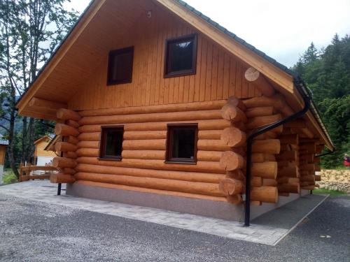 Budova, kde se prázdninový dům nachází