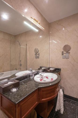 a bathroom with a sink and a mirror at Samdi Premium - Near Da Nang International Airport in Da Nang