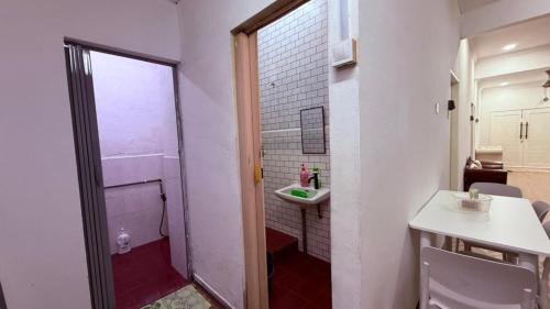 Ένα μπάνιο στο Fashah Homestay