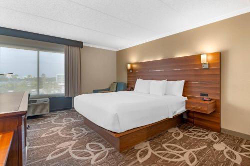 a hotel room with a large bed and a window at Comfort Inn Anaheim Resort in Anaheim