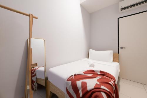 a small room with a bed with a red blanket on it at Space Residency by Avery with Cityview at JBCC #Free Parking #Walk 100m to KSL #Infinity Pool #中英文房东 in Johor Bahru