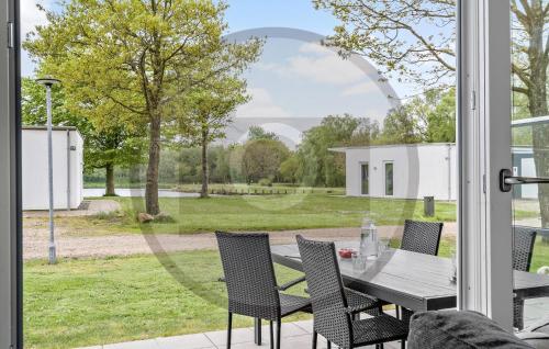 Jardín al aire libre en Awesome Home In Ringkøbing With Wifi