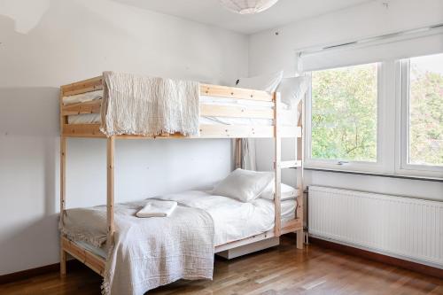 Postel nebo postele na pokoji v ubytování Spacious Family Home with Backyard