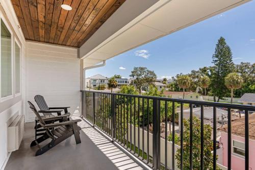 a balcony with a view of a street at Grant Street Inn, an Ascend Collection Hotel in Dunedin