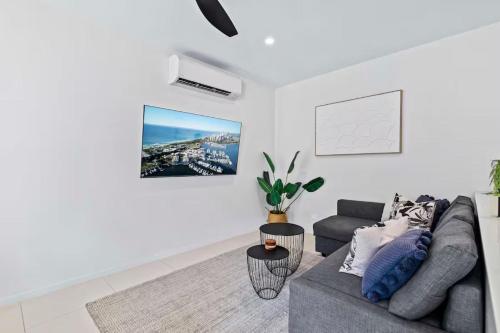 a living room with a couch and a table at Park Avenue 1BR Hideaway King Bd Private Courtyard in Brisbane