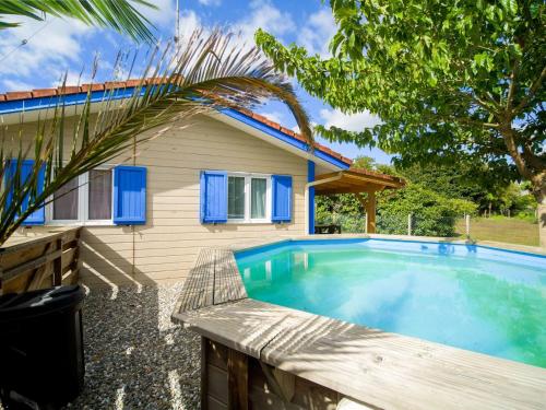 Piscina a Jolie Cabane Océan o a prop