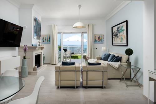 a living room with a couch and a table at Casa adosada en primera línea de playa, Estepona in Estepona