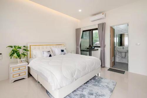 Giường trong phòng chung tại Tonjun Residences Chaweng