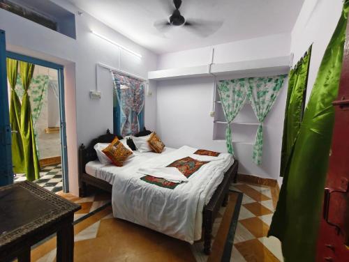 Postel nebo postele na pokoji v ubytování Hostel Francesco's Jaisalmer