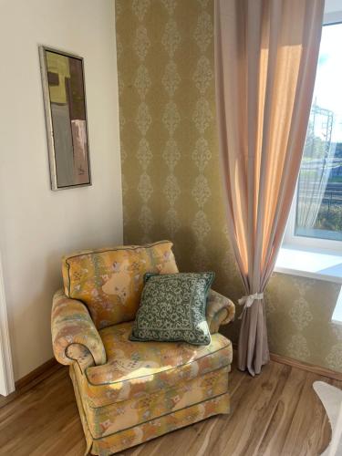 a living room with a couch and a window at Tamsalu Wallamaja in Tamsalu