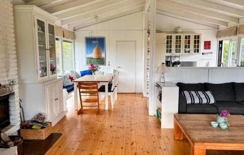 Χώρος καθιστικού στο 3 Bedroom Pet Friendly Home In Ølsted